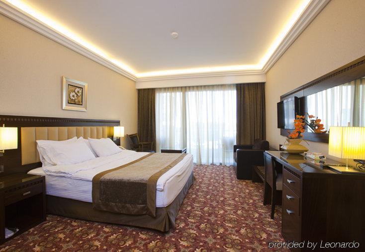 Lancaster Raouche 4*