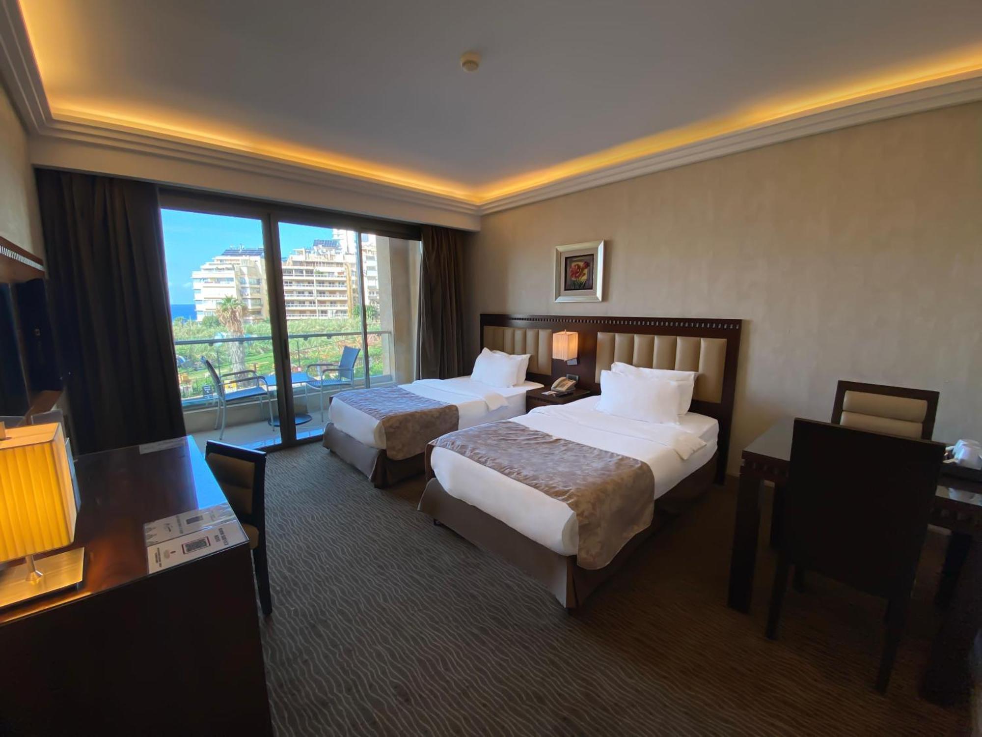 Lancaster Raouche Hotel 4*