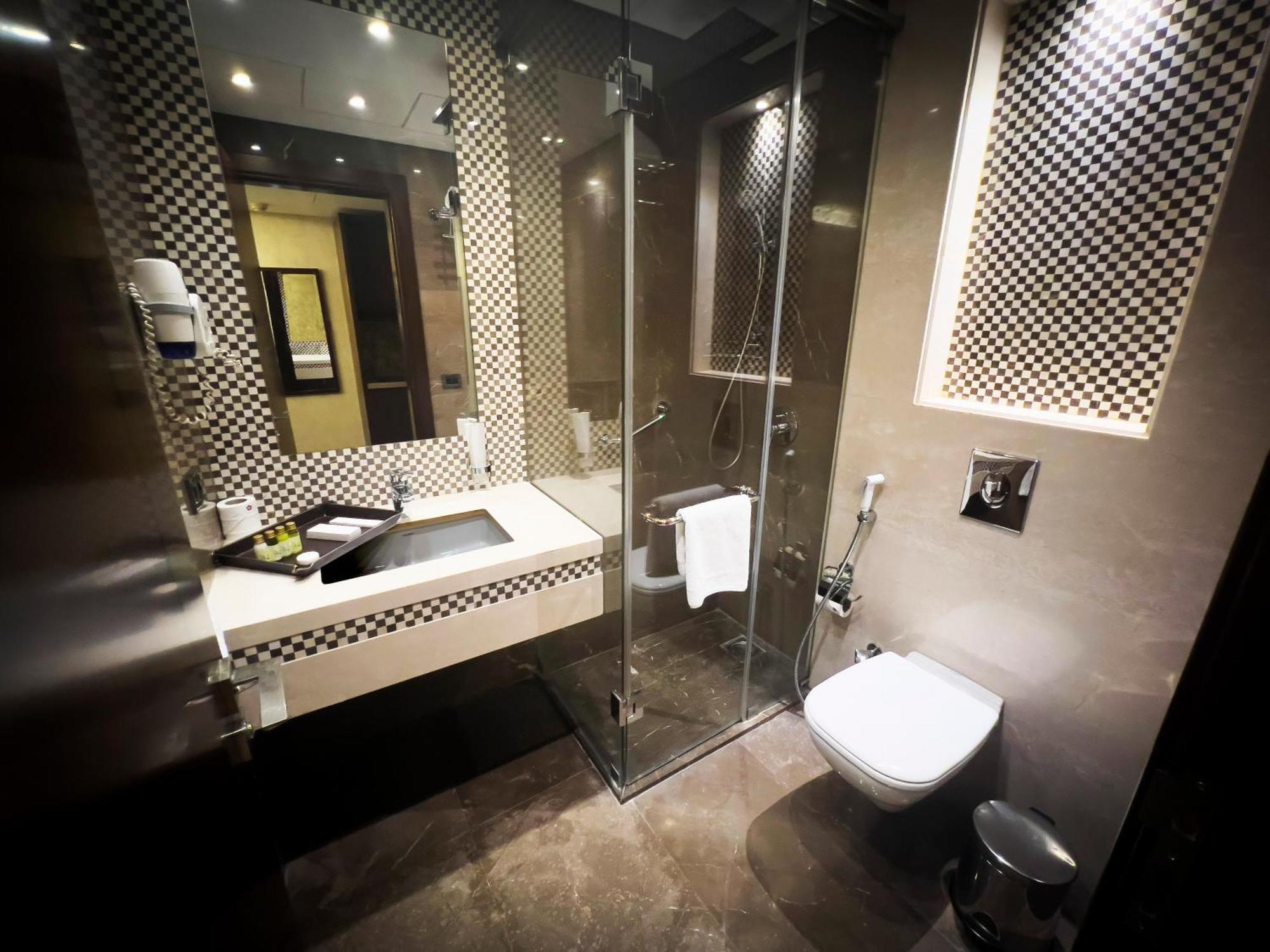 Lancaster Raouche Hotel 4*