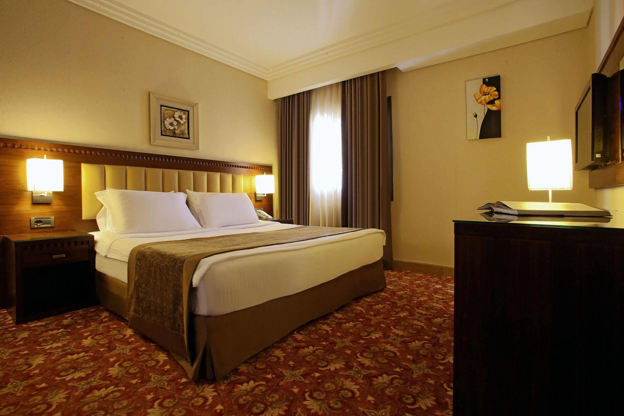 Lancaster Raouche 4* Beirut