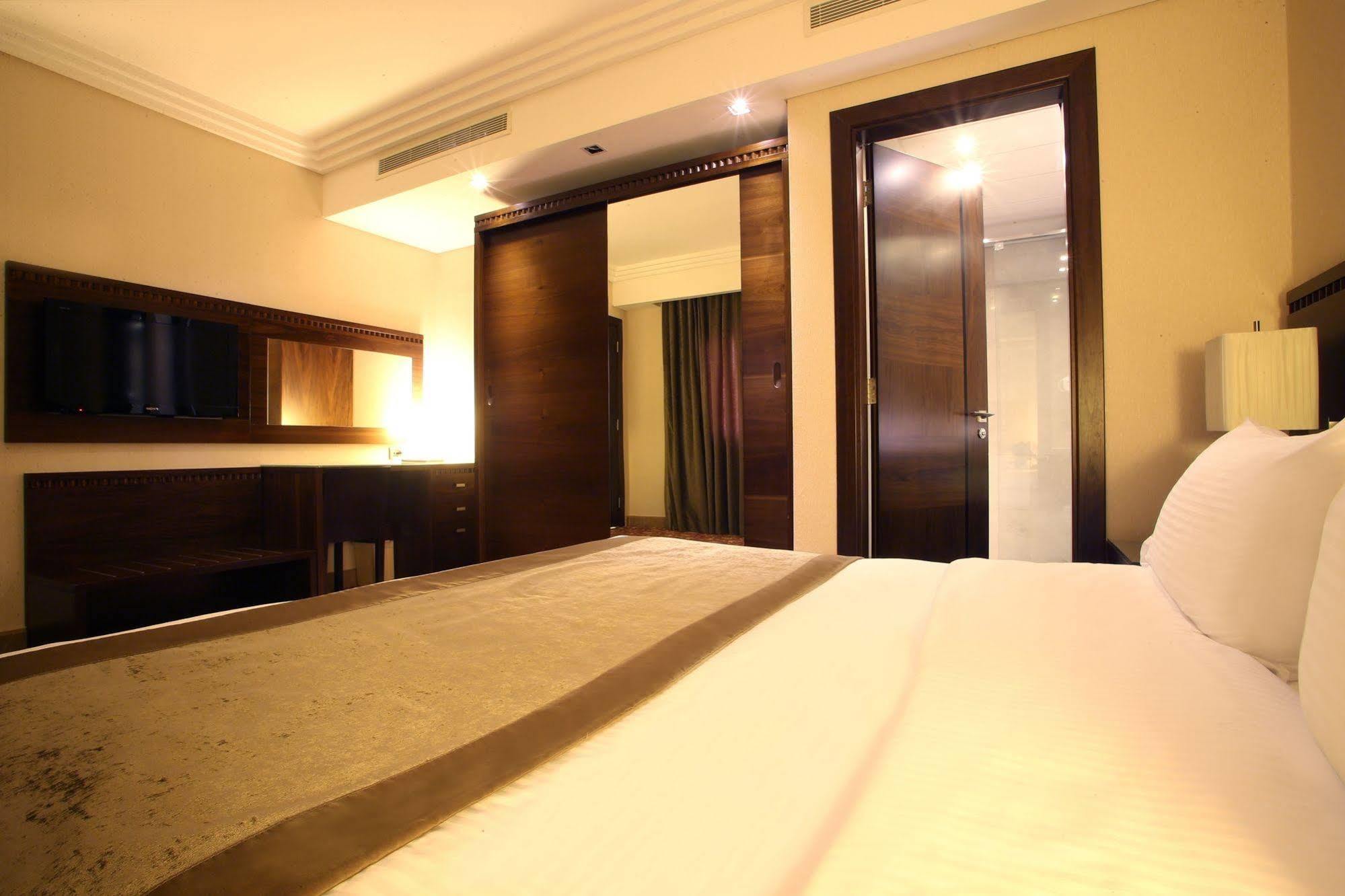 Lancaster Raouche 4* Beirut